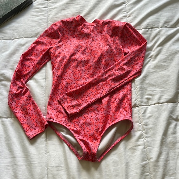 🌺 Billabong Girls long sleeve swimsuit 🌺 - Picture 2 of 7
